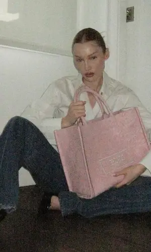 Meredith Duxbury’s Outfit in Versace Shirt (2023)