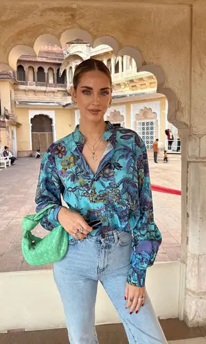 Chiara Ferragni’s Outfit in Saint Laurent Jeans, Louis Vuitton Sneakers & Bottega Veneta Bag (2023)