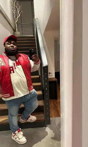 Rod Wave wearing Amiri cap