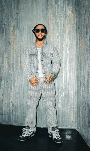 Poco Lee’s Outfit in Zara Jacket & Louis Vuitton Eyewear (2023)