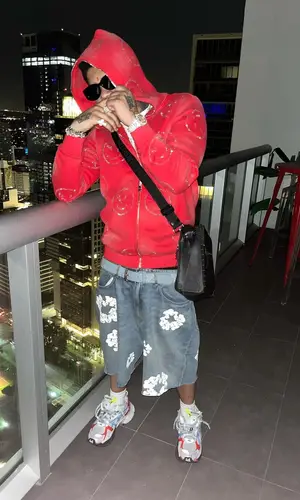 No Cap’s Outfit in Levi’s Jeans, Christian Louboutin Bag & Denim Tears (2023)