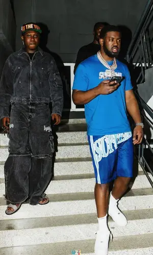 Tion Wayne’s Outfit in Supreme T-Shirt & Nike Sneakers (2023)