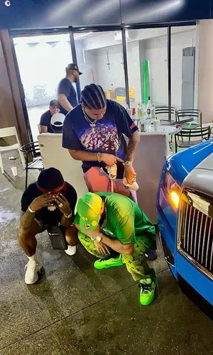 El Alfa El Jefe’s Outfit in Givenchy T-Shirt & Louis Vuitton Pants (2023)
