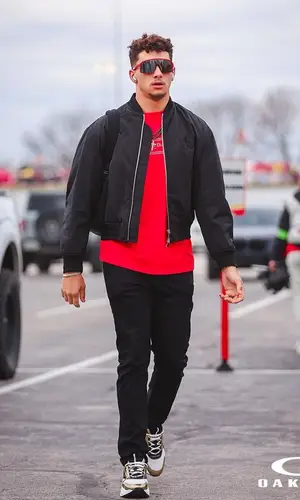 Patrick Mahomes II’s Outfit in Dior Jacket, Amiri Jeans & Oakley Eyewear (2024)