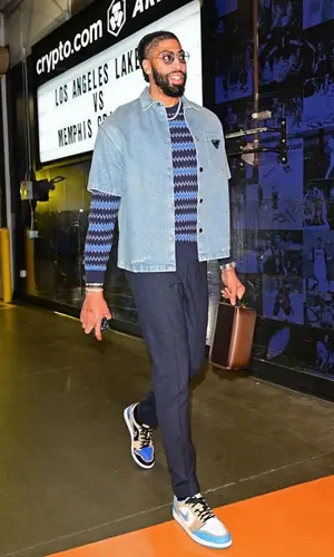 Anthony Davis wearing Nike other