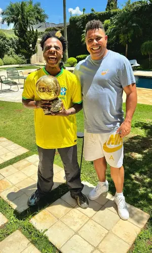 Ronaldo wearing Nike sock