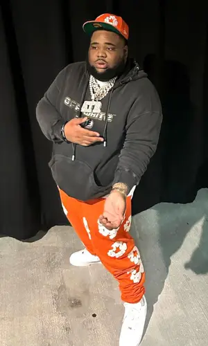 Rod Wave’s Outfit in Off-White Hoodie, Nike Sneakers & Denim Tears Cap (2024)