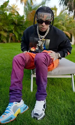 6ix9ine’s Outfit in Heron Preston Sweatshirt, Blue Sky Inn Jeans & Dolce & Gabbana Sneakers (2024)
