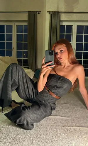 Hande Erchel’s Outfit in Saint Laurent Suit, Bottega Veneta Jewelry & Prada Sandals (2024)