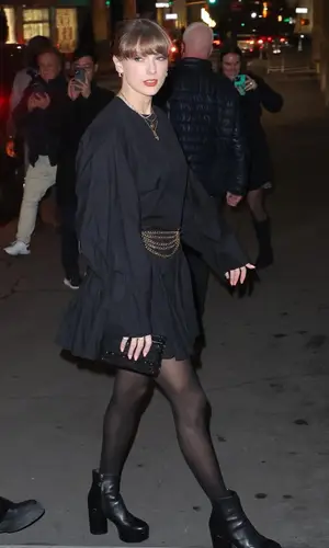 Taylor Swift wearing Marc Jacobs boots