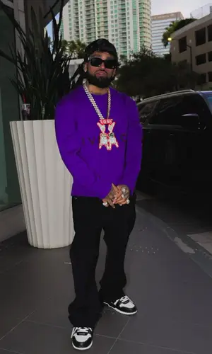 Bryant Mayers’ Outfit in Givenchy T-Shirt, Needles Pants & Off-White Eyewear (2024)