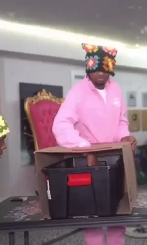 21 Savage wearing Arkyve hat