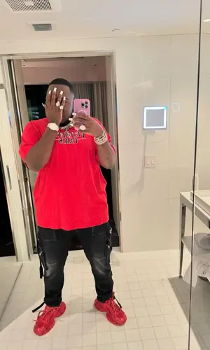 Saucy Santana’s Outfit in Vetements T-Shirt, Amiri Jeans & Balenciaga Sneakers (2024)