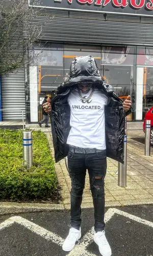 Russ Millions’ Outfit in Amiri Jeans, Nike Sneakers & Louis Vuitton Belt (2024)