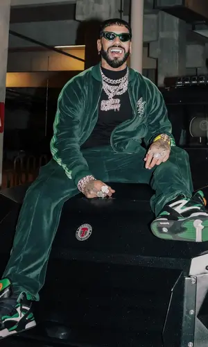 Anuel AA’s Outfit in Amiri Jacket, Reebok Sneakers & Bottega Veneta Eyewear (2024)