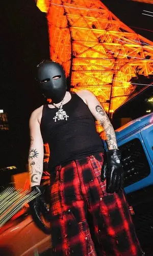 Yeat wearing No Name other