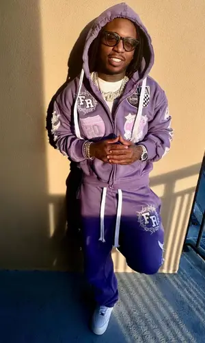 Jacquees wearing Frozen Roses hoody