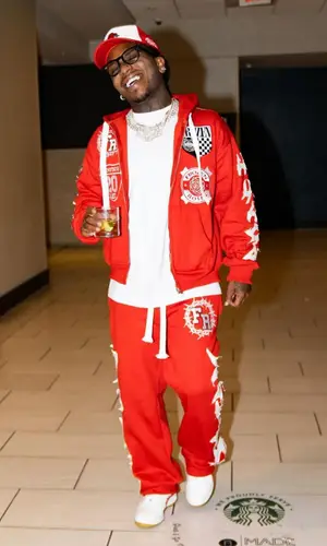 Jacquees wearing Frozen Roses hoody