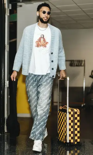 Ben Simmons’ Outfit in Supreme T-Shirt, Maison Margiela Sweater & Balenciaga Jeans (2024)