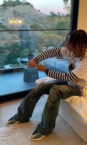 Kashdami’s Outfit in Adidas Sneakers, B.B. Simon Belt & Yeezy (2024)