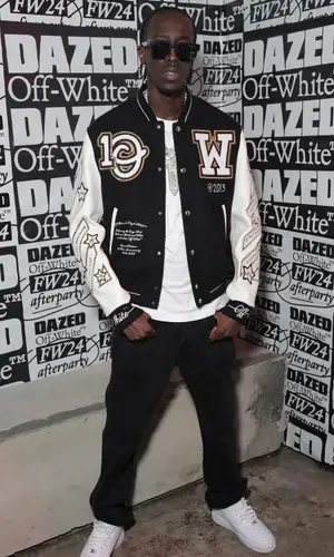 Unknown T’s Outfit in Off-White Jacket, Nike Sneakers & Places + Faces Eyewear (2024)