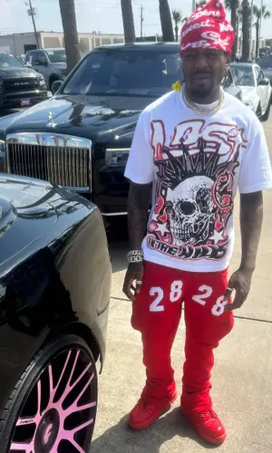 Sauce Walka wearing Skrued hat