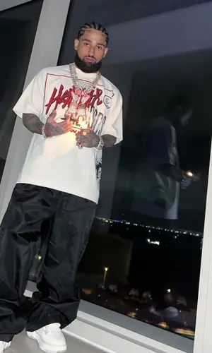 Bryant Mayers’ Outfit in Hellstar T-Shirt, Amiri Sneakers & Off-White Eyewear (2024)