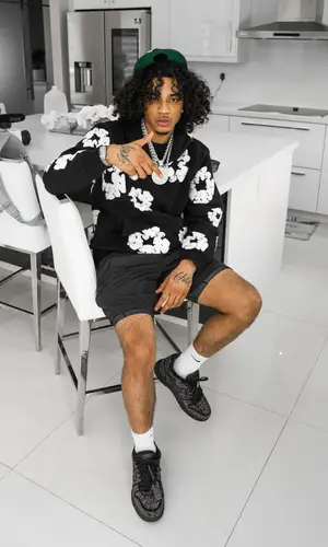 Jay Cinco’s Outfit in Balmain T-Shirt, Denim Tears Cap & New Era (2024)