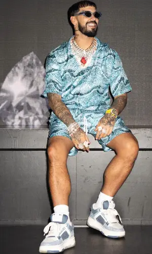 Anuel AA’s Outfit in Amiri Shirt & Bottega Veneta Eyewear (2024)