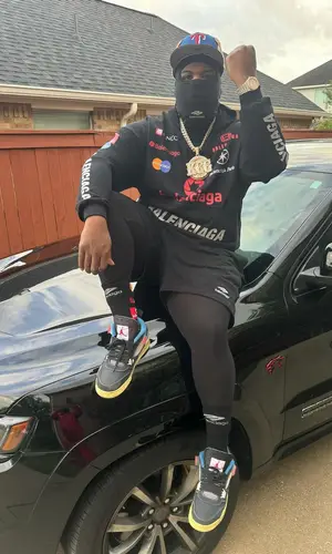 Maxo Kream’s Outfit in Jordan Sneakers, Balenciaga Hat & Union Los Angeles (2024)