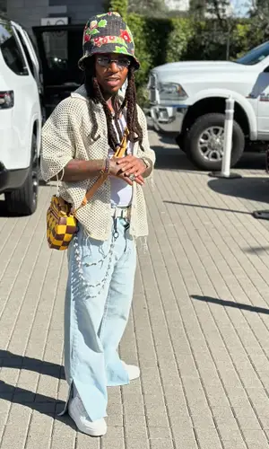 Jacquees wearing Chanel belt