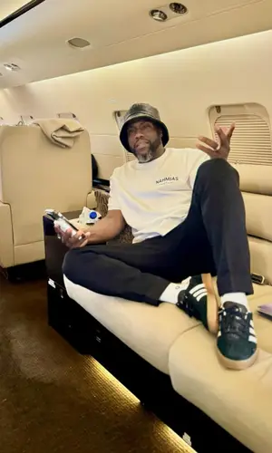 Kevin Hart wearing Nahmias t-shirt
