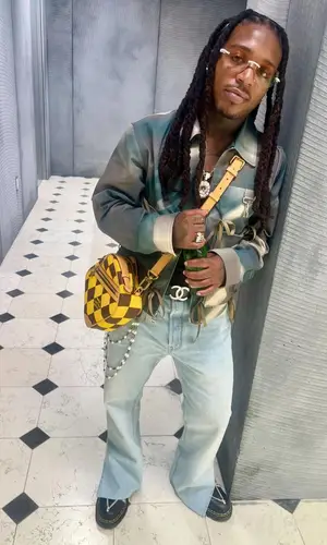 Jacquees wearing Chanel belt