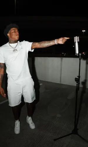 Yungeen Ace’s Outfit in Amiri T-Shirt & Nike Sneakers (2024)