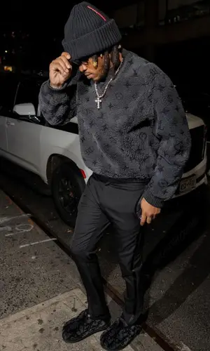 Future wearing Dior sandal
