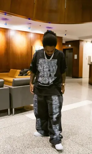 42 Dugg’s Outfit in Balenciaga T-Shirt & Nike Sneakers (2024)