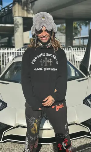 Lil Pump wearing Glo Gang hat
