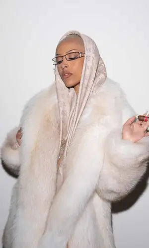 Doja Cat’s Outfit in Balenciaga Bag, Emporio Armani Eyewear & Louis Vuitton Scarf (2024)