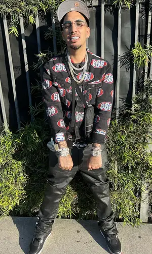Fenix Flexin wearing Supreme jacket