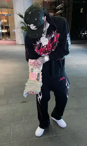Millyz’s Outfit in Nike Sneakers & Hellstar Hat (2024)