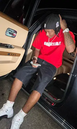 FTO Sett wearing Supreme sock