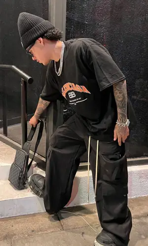 Suigeneris wearing Balenciaga sandal