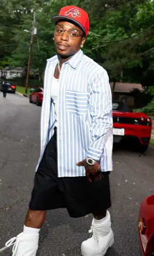 Jacquees wearing Chrome Hearts belt