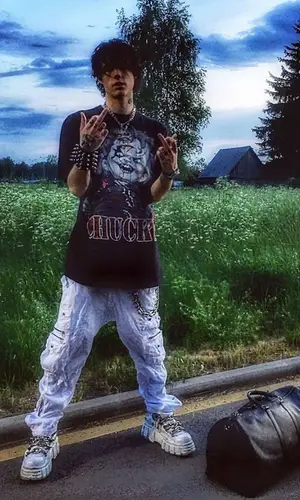 Sematary’s Outfit in Vintage T-Shirt, New Rock Boots & Louis Vuitton Bag (2024)