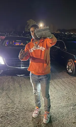 Baby Money’s Outfit in Amiri Jeans, Nike Sneakers & Off-White (2024)