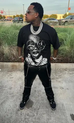Finesse2tymes’ Outfit in Pavement Boy T-Shirt, Jordan Sneakers & Louis Vuitton Belt (2024)