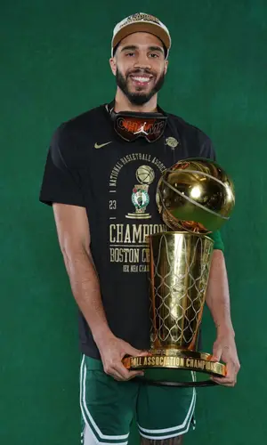 Jayson Tatum’s Outfit in Nike T-Shirt, Jordan Eyewear & New Era Cap (2024)
