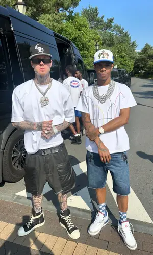 A Boogie Wit Da Hoodie wearing Who Decides War t-shirt
