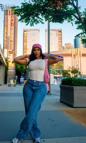 Chinese Kitty’s Outfit in Alexander Wang Jeans, Balenciaga Bag & Prada Hat (2024)