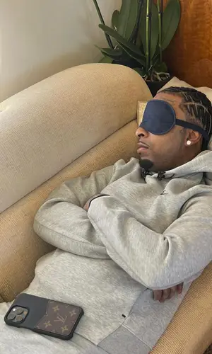21 Savage wearing Nike hoody